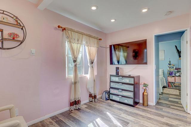 999 E Division St, National City CA: https://media.crmls.org/mediaz/35cc715c-5eb4-4bf4-8a70-a1c8179cf373.jpg