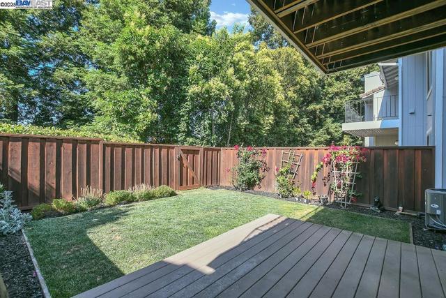 235 Via Pinada Ln, Martinez CA: https://media.crmls.org/mediaz/35cc76a1-2577-4794-9810-82b0cf257489.jpg