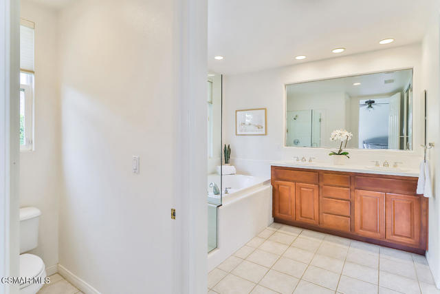 2746 Autumn Ridge Drive, Thousand Oaks CA: https://media.crmls.org/mediaz/35cccf43-6546-4b9e-b13b-c499eca4bb41.jpg