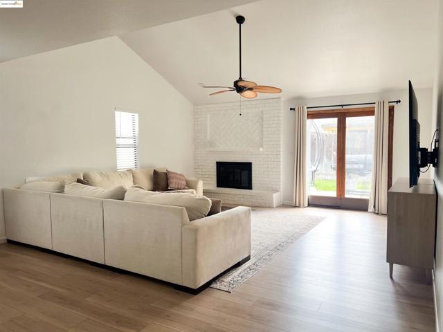 324 Lassen DR, Lodi CA: https://media.crmls.org/mediaz/35cce0a6-dc03-449b-8441-849a39935647.jpg