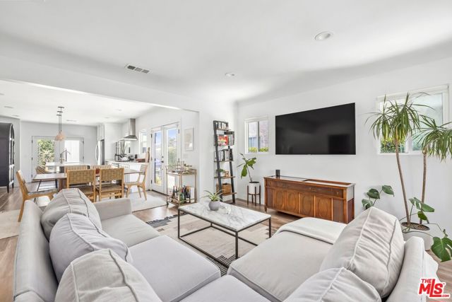 2311 W 78th Place, Inglewood CA: https://media.crmls.org/mediaz/35cd48b3-bb30-4e49-9a61-0db534aadc17.jpg