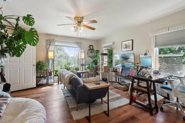 1101 Palm Avenue, Martinez CA: https://media.crmls.org/mediaz/35cdf4d2-2c51-43c6-8581-fa0cba759d1a.jpg