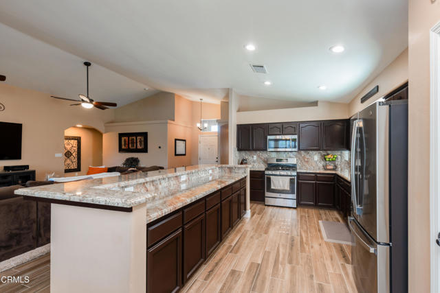 Detail Gallery Image 11 of 31 For 4813 Smokey Mountain Way, Bakersfield,  CA 93312 - 4 Beds | 2 Baths