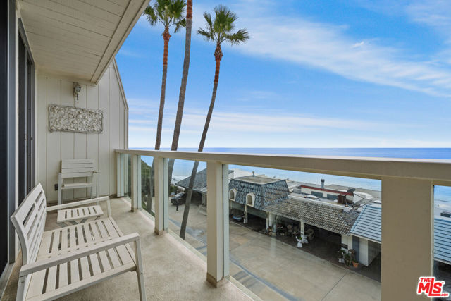 11942 Whitewater Lane, Malibu CA: https://media.crmls.org/mediaz/35ce05d6-3b9a-4826-b87c-8632f8c1fa9e.jpg