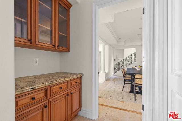 3697 Benedict Canyon Lane, Sherman Oaks CA: https://media.crmls.org/mediaz/35ce2474-9420-4b91-8f13-e47f055ef187.jpg