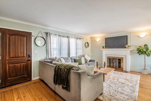 9401 Castlewood Street, Oakland CA: https://media.crmls.org/mediaz/35ce2bc6-271b-4e73-b4a0-7525728ff996.jpg