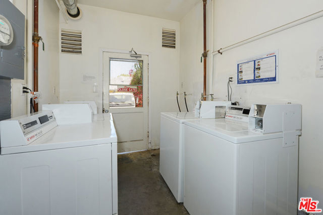 313 Mildred Avenue, Venice CA: https://media.crmls.org/mediaz/35ceb1e4-32ba-44f4-93cb-261015403c7e.jpg