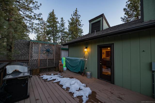 39470 Lake Dr, Big Bear CA: https://media.crmls.org/mediaz/35cf5457-0455-4a40-b8aa-7063887c2252.jpg