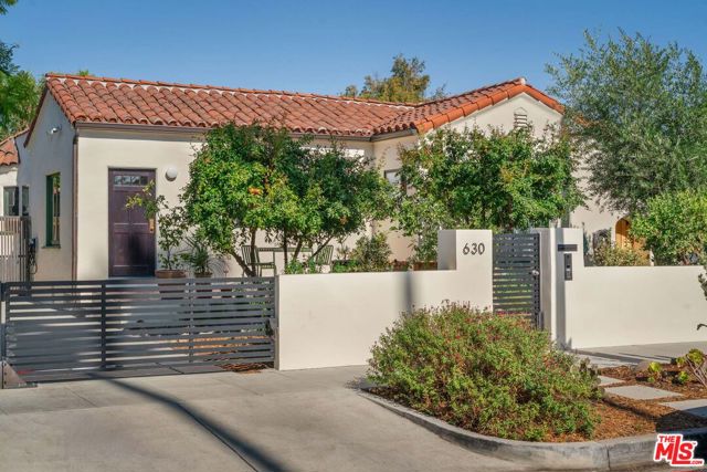 630 N Alta Vista Boulevard, Los Angeles CA: https://media.crmls.org/mediaz/35cfe522-2066-46d7-86ce-ad552002008f.jpg