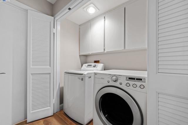 1410 Groth Cir, Pleasanton CA: https://media.crmls.org/mediaz/35d00241-7ea6-494e-b4c7-8fd766203680.jpg