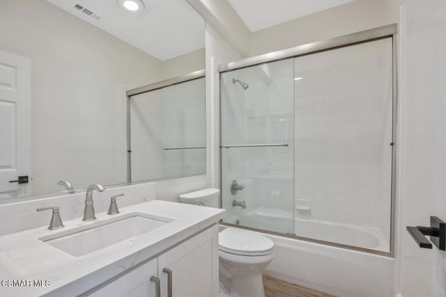 560 Granite Hills Street, Simi Valley CA: https://media.crmls.org/mediaz/35d01523-f10e-4827-9447-787d59ac4264.jpg