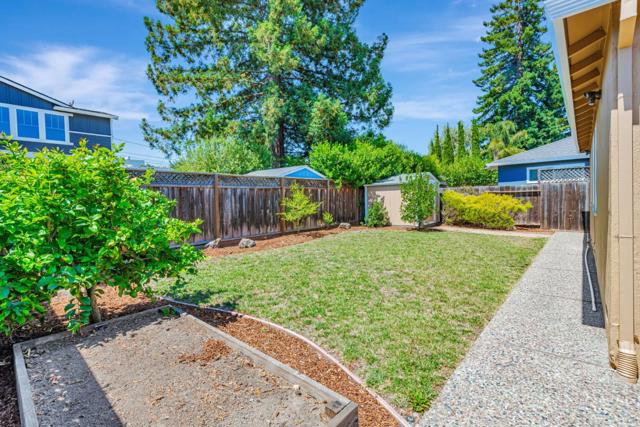 520 Topaz Street, Redwood City CA: https://media.crmls.org/mediaz/35d0294b-0072-4113-95f2-21842218961a.jpg
