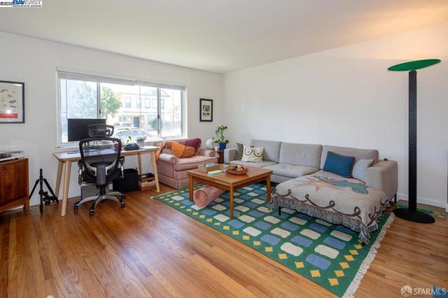 537 Pacific Avenue, Alameda CA: https://media.crmls.org/mediaz/35d0bcef-507a-4304-9bc6-e26df849710c.jpg