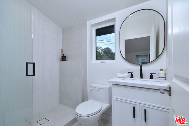 4512 Libbit Avenue, Encino CA: https://media.crmls.org/mediaz/35d0e712-77d1-4e30-9fde-7b7ba6dd4878.jpg