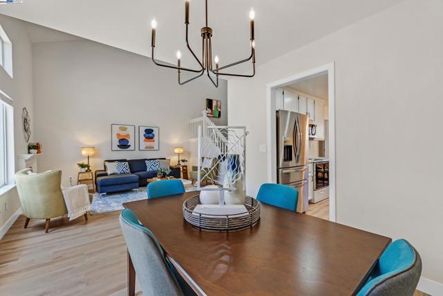 32 Maximo Ct, Danville CA: https://media.crmls.org/mediaz/35d1045a-457c-452e-bc08-2e45c0e4561c.jpg