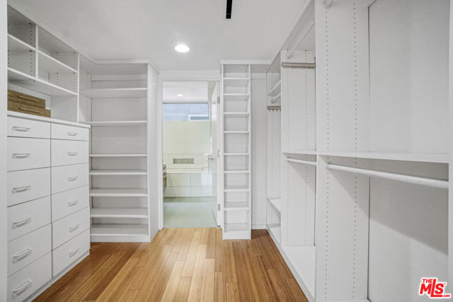 1220 N Orange Grove Avenue, West Hollywood CA: https://media.crmls.org/mediaz/35d11cce-e047-435a-b301-259317620bc7.jpg