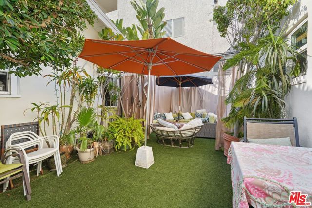 1027 12th Street, Santa Monica CA: https://media.crmls.org/mediaz/35d1378c-1fdb-43bb-80b1-1c231583e648.jpg