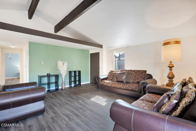 246 W Vineyard Avenue, Oxnard CA: https://media.crmls.org/mediaz/35d13ddb-df2d-4882-a2f8-95118325f1fb.jpg