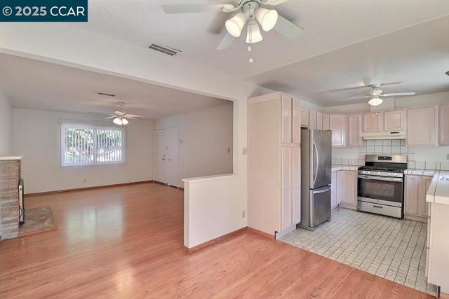 2465 Buena Vista Ave, Walnut Creek CA: https://media.crmls.org/mediaz/35d1b003-b3c0-41e3-8f44-eedbc916f7ca.jpg