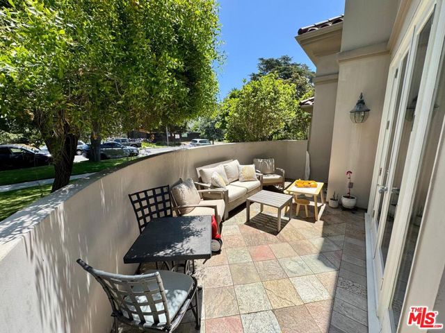 328 15th Street, Santa Monica CA: https://media.crmls.org/mediaz/35d21b6c-3c53-4bbb-999c-c2dec2e8718c.jpg
