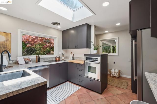 39 Norwood Ave, Kensington CA: https://media.crmls.org/mediaz/35d23293-5bb5-40e8-a4e2-7349d2830471.jpg