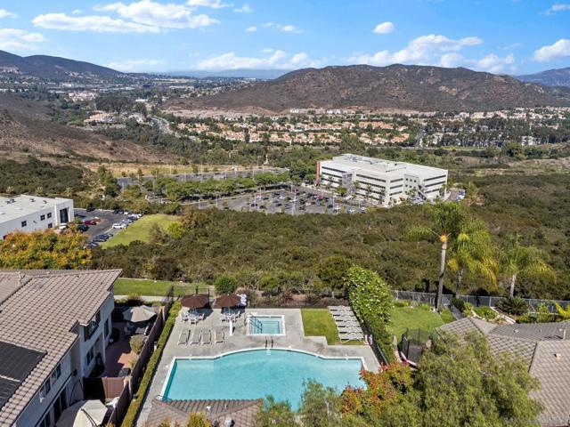 10860 Ivy Hill Dr, San Diego CA: https://media.crmls.org/mediaz/35d241ef-7376-41c0-8580-950e77463ddf.jpg