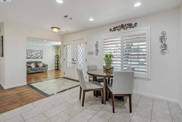 903 Lanewood Dr, San Jose CA: https://media.crmls.org/mediaz/35d24bfb-464f-485e-a9d6-9db87588ab37.jpg