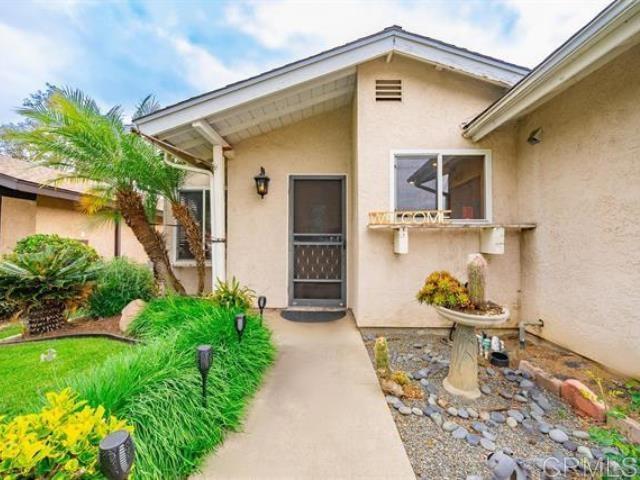 Detail Gallery Image 3 of 32 For 1925 Rock Springs Rd, San Marcos,  CA 92069 - 3 Beds | 2 Baths