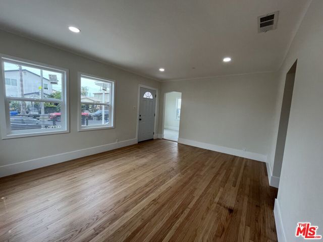 8640 Baring Cross Street, Los Angeles CA: https://media.crmls.org/mediaz/35d2befe-b957-4cc0-9234-02ccb73f1fa9.jpg