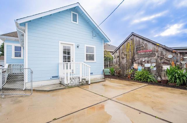 332 Capitol Street, Salinas CA: https://media.crmls.org/mediaz/35d2cfb8-d254-4130-8be6-287b53e36f40.jpg