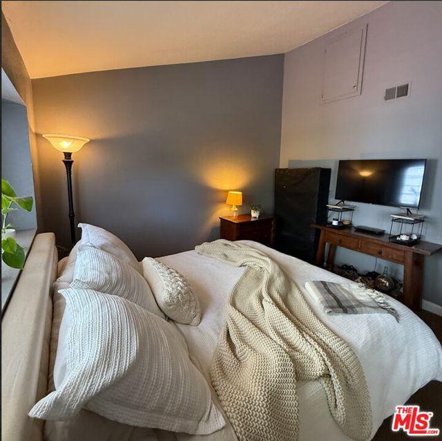 2220 Exposition Drive, San Luis Obispo CA: https://media.crmls.org/mediaz/35d2d6f8-1255-4109-ae4b-358155099e2a.jpg