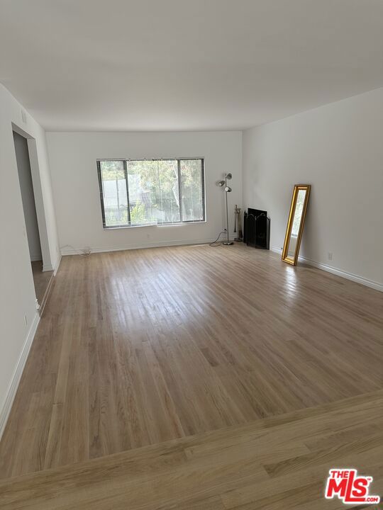 9781 Blantyre Drive, Beverly Hills CA: https://media.crmls.org/mediaz/35d2f6e8-5948-4345-a9a9-0bc38d405cfd.jpg