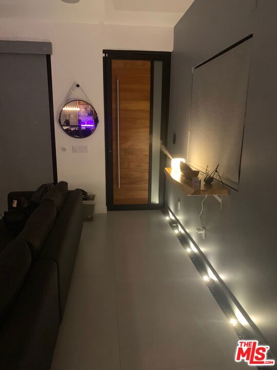 749 Oxford Ave Avenue, Venice CA: https://media.crmls.org/mediaz/35d34216-3b25-443f-bd42-84eedf4fd68a.jpg