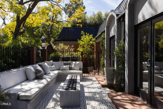 Detail Gallery Image 6 of 33 For 14593 Deervale Pl, Sherman Oaks,  CA 91403 - 4 Beds | 4 Baths