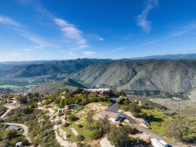 19210 Highland Hills Dr, Ramona CA: https://media.crmls.org/mediaz/35d37c07-30a1-40e9-b0ed-4944cf3e3cb9.jpg