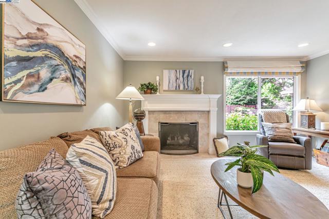 736 Tunbridge Rd, Danville CA: https://media.crmls.org/mediaz/35d3afb7-1155-4239-ae48-4dd986af3985.jpg