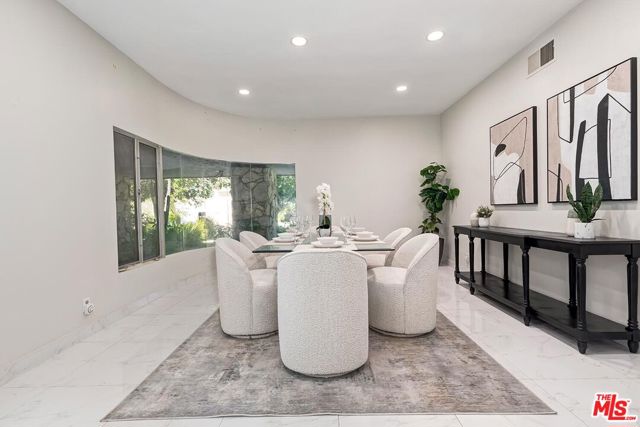 11410 Canton Drive, Studio City CA: https://media.crmls.org/mediaz/35d3ec1f-01f0-4eb7-9d29-09395d498f89.jpg