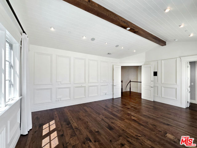 3815 Valley Meadow Road, Encino CA: https://media.crmls.org/mediaz/35d43b1c-18fc-4872-bfc7-f245baae2a28.jpg