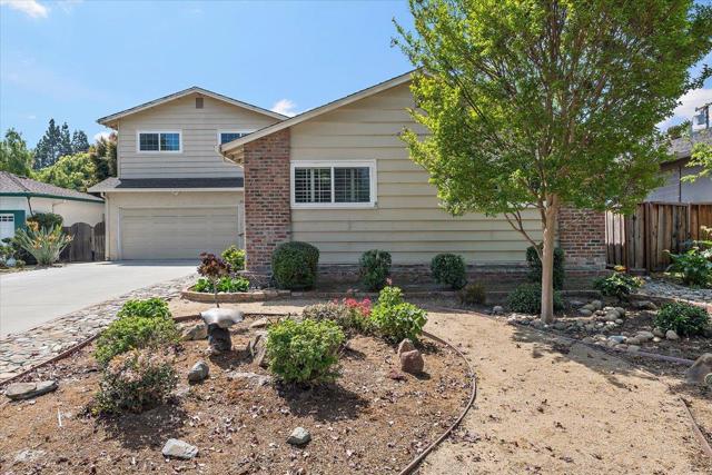 898 Hummingbird Drive, San Jose CA: https://media.crmls.org/mediaz/35d45bdf-b25e-4774-9e7c-8e29e98ebde0.jpg