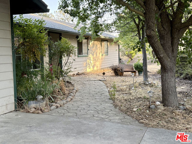 31199 Rolling Meadow Court, Coarsegold CA: https://media.crmls.org/mediaz/35d46df6-53ea-4824-8517-810fcee69887.jpg