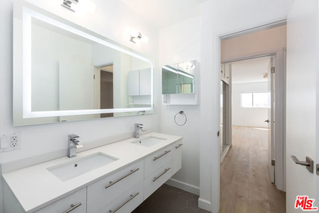 1268 N SWEETZER Avenue, West Hollywood CA: https://media.crmls.org/mediaz/35d4e1da-8685-4ebc-a098-e0ebbc53eba9.jpg