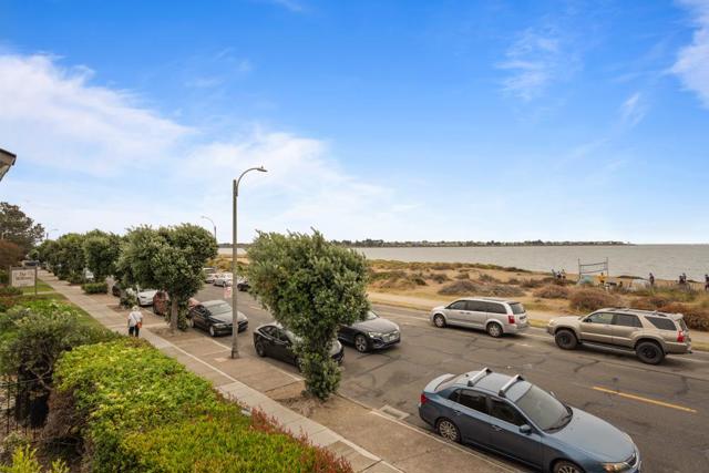 2101 Shore Line Drive, Alameda CA: https://media.crmls.org/mediaz/35d574bb-ad3c-4554-a92e-c85e5303dae6.jpg