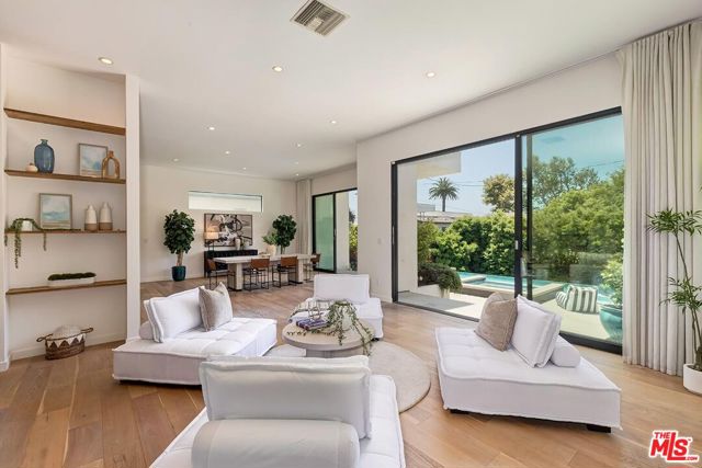 3571 Colonial Avenue, Los Angeles CA: https://media.crmls.org/mediaz/35d5ac55-7564-41de-a24a-e299a37610cd.jpg