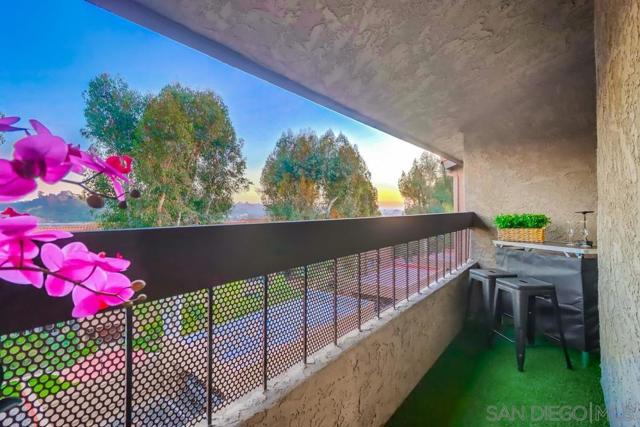10350 Caminito Cuervo, San Diego CA: https://media.crmls.org/mediaz/35d6485c-30a7-42e9-974c-d297fdcbdf33.jpg