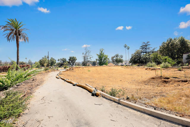 1145 E Altadena Drive, Altadena CA: https://media.crmls.org/mediaz/35d677b4-eee0-4f3c-8ee6-b4e7ca1f9974.jpg