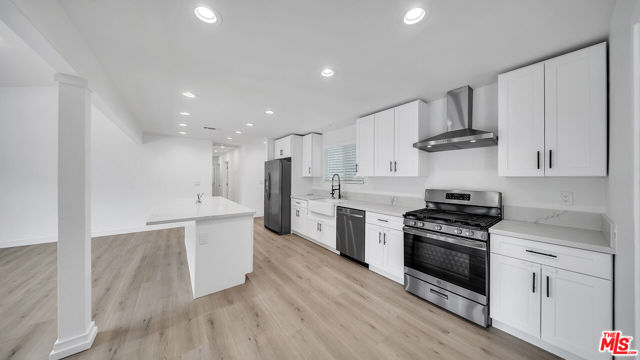 10326 Gothic Avenue, Granada Hills CA: https://media.crmls.org/mediaz/35d7ab61-1911-4b78-97e4-2b79618e7997.jpg