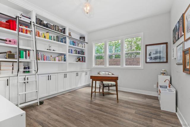 4719 Crespi Ct, Carlsbad CA: https://media.crmls.org/mediaz/35d7e70c-75ea-44fc-9f24-438b2840e5a5.jpg
