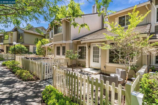 7464 Oxford Cir, Dublin CA: https://media.crmls.org/mediaz/35d82d99-98b3-4a12-bf59-b9db8f38158c.jpg