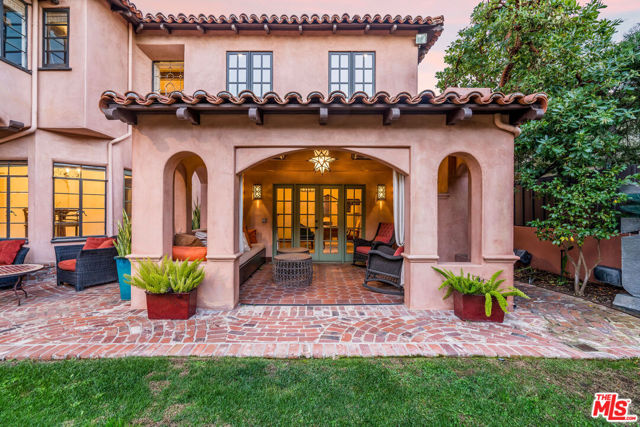 519 N ALTA Drive, Beverly Hills CA: https://media.crmls.org/mediaz/35d89a81-c9b3-4c47-ae3f-a951181a73df.jpg