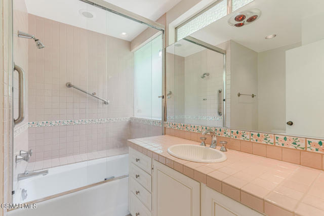 18854 Edleen Drive, Tarzana CA: https://media.crmls.org/mediaz/35d8cd98-9661-40b2-93f8-6b65a52b81ae.jpg
